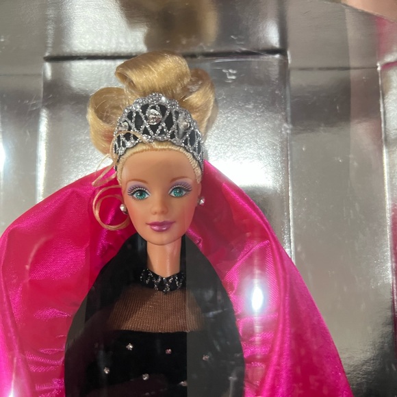 1998 Happy Holidays, Special Edition, Hallmark Barbie - Picture 7 of 9